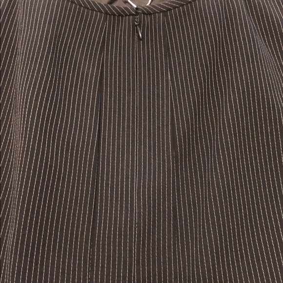 Tahari women’s business suit  Size 2 - Picture 6 of 6